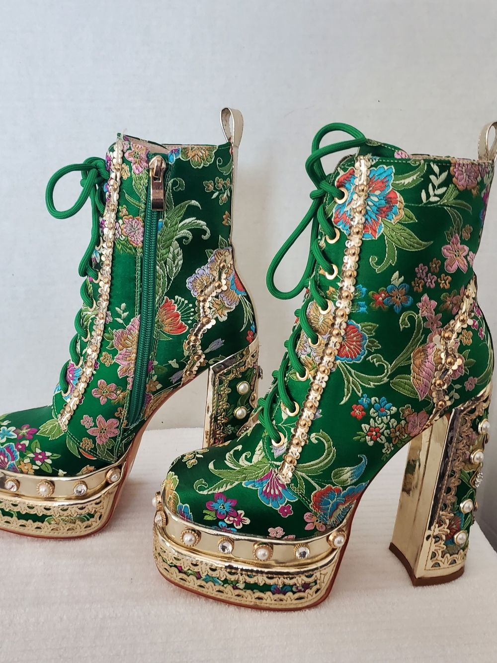BRAND NEW Azalea Wang Green Richie Rich Ankle Booties Sz 6 SOLD OUT!